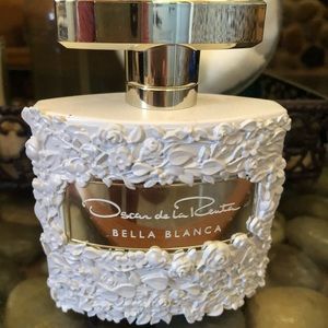 Oscar de la Renta Other - Authentic Oscar de la rents Bella blanc 🌸🌸 Oscar de la Renta Other - Authentic Oscar de la rents Bella blanc 🌸🌸